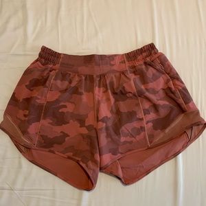 Lululemon Hotty Hot 4 inch shorts
